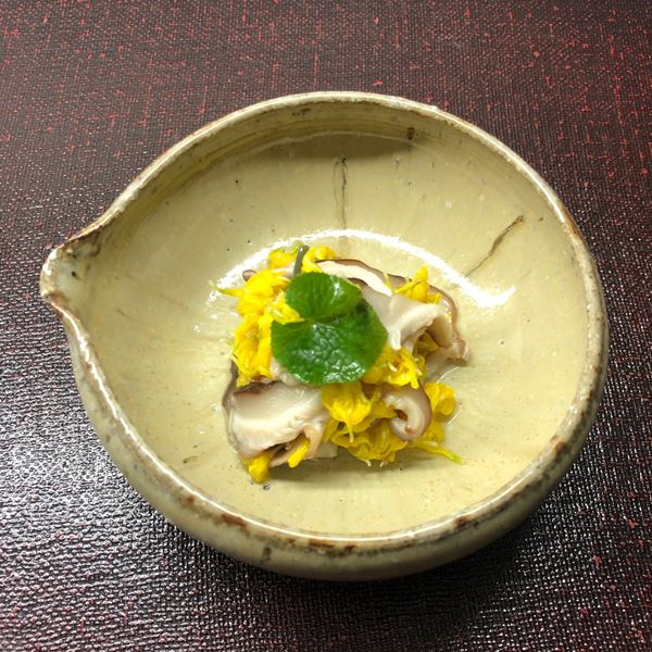 わさびの美味しい食べ方 | 菊の花のわさび酢和え